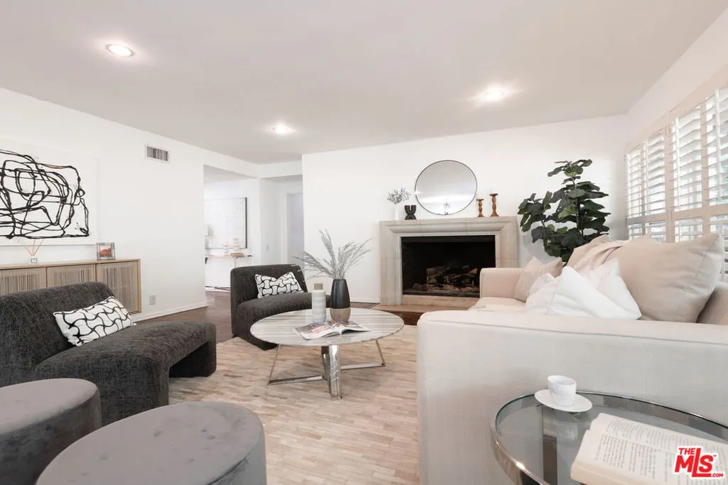 2559 Hutton Drive, Beverly Hills, California 90210 home-pic-4