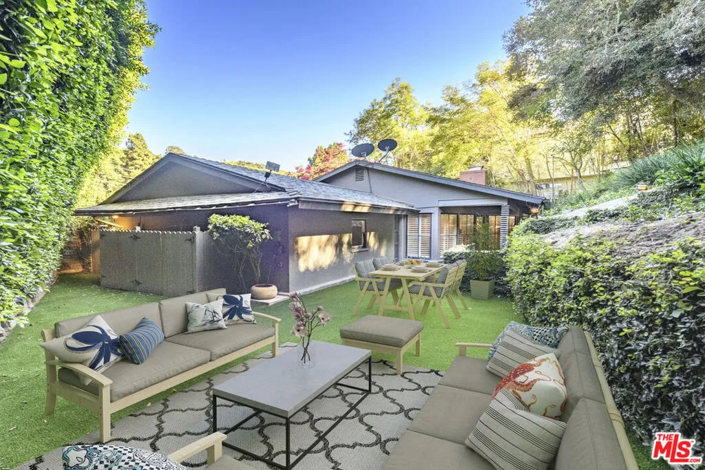 2559 Hutton Drive, Beverly Hills, California 90210 home-pic-25