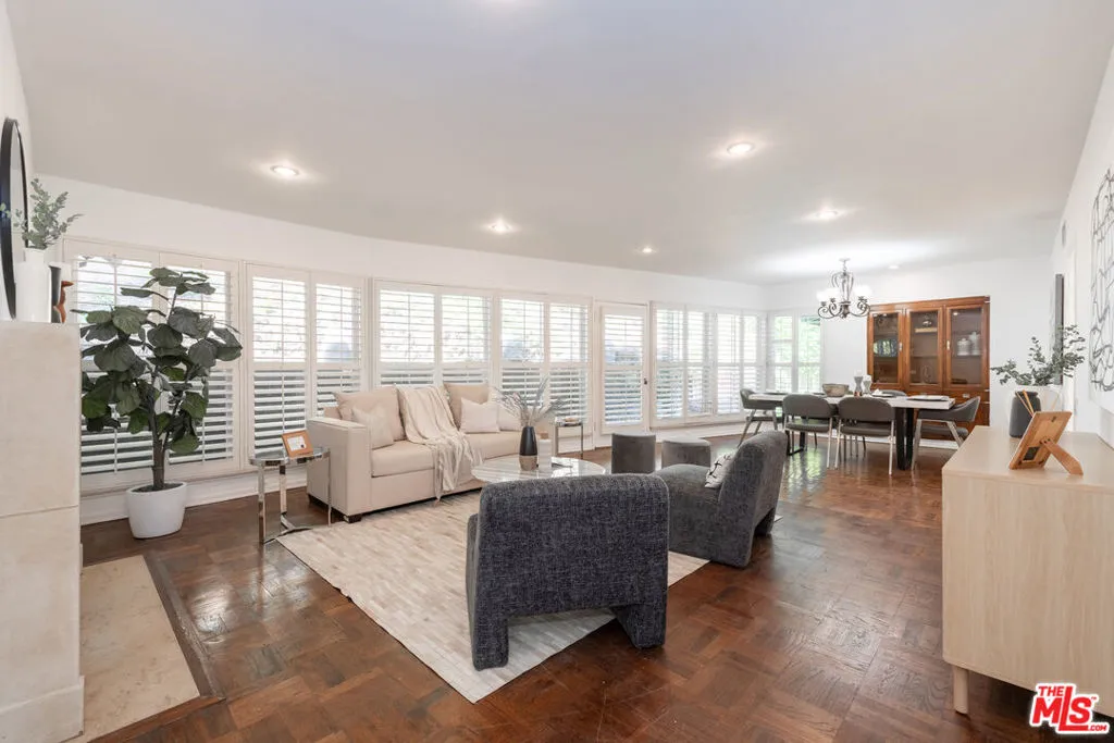 2559 Hutton Drive, Beverly Hills, California 90210 home-pic-1