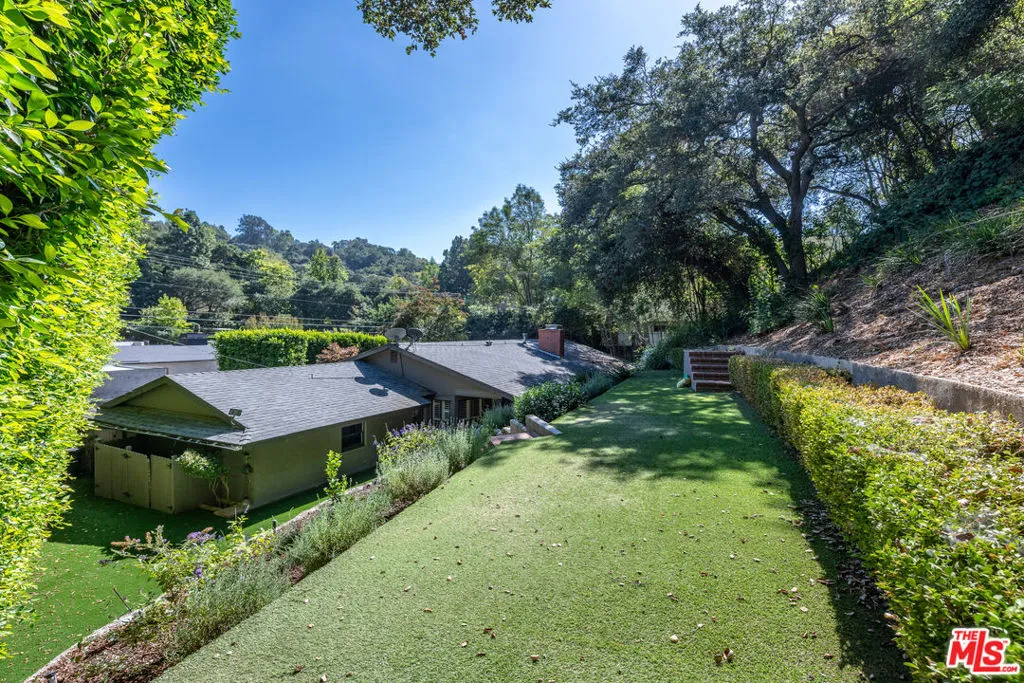 2559 Hutton Drive, Beverly Hills, California 90210 home-pic-21