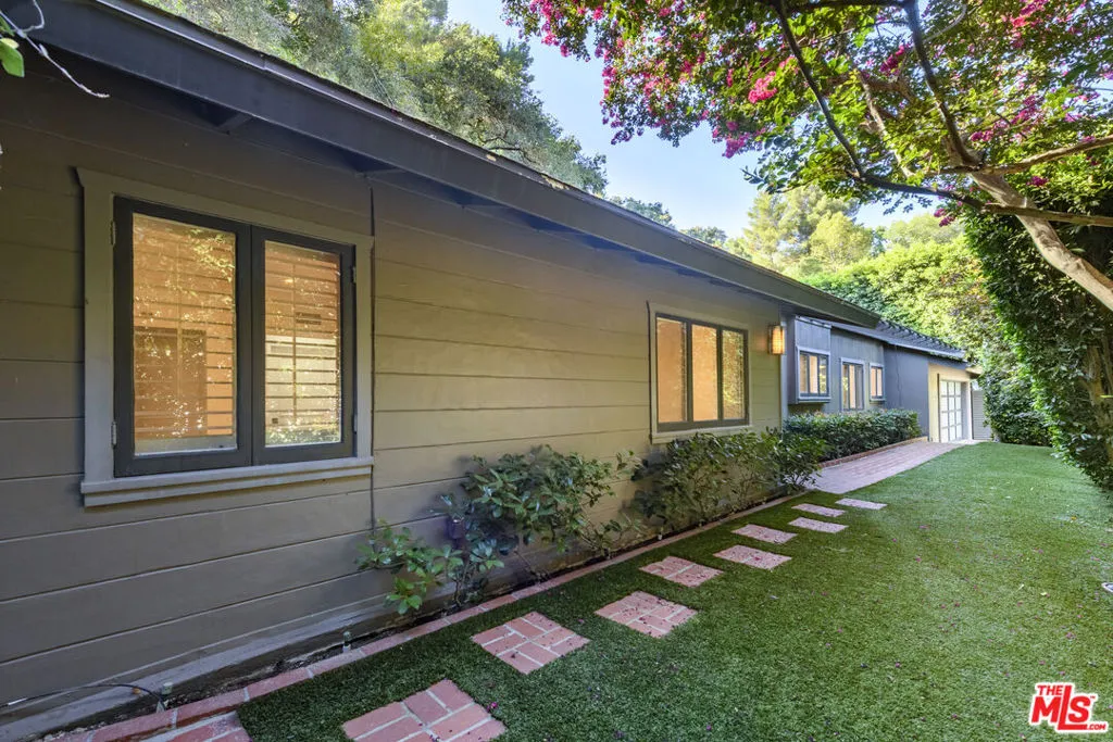 2559 Hutton Drive, Beverly Hills, California 90210 home-pic-27