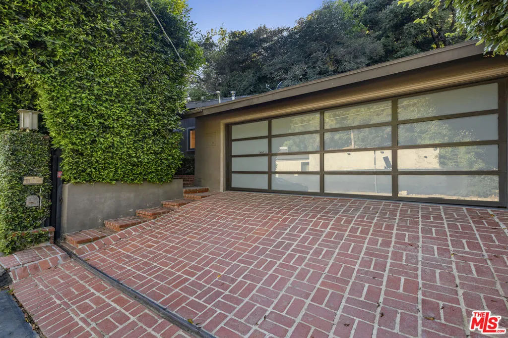 2559 Hutton Drive, Beverly Hills, California 90210 home-pic-28