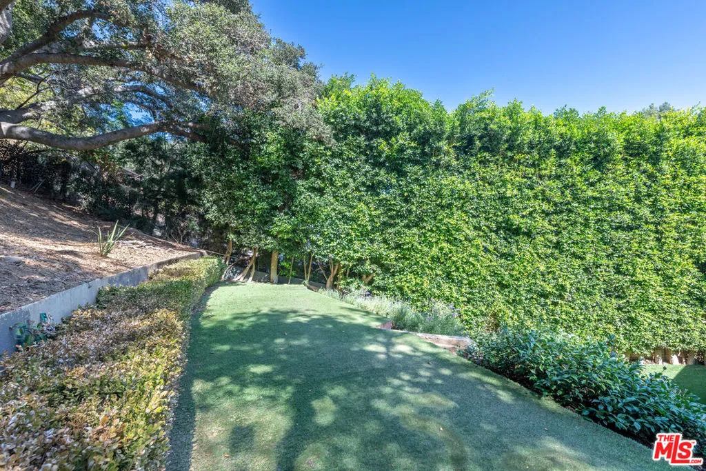 2559 Hutton Drive, Beverly Hills, California 90210 home-pic-20