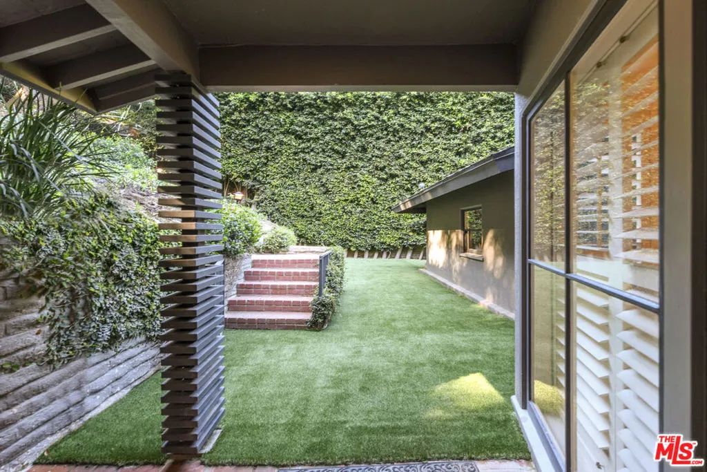 2559 Hutton Drive, Beverly Hills, California 90210 home-pic-24