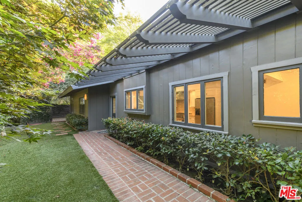 2559 Hutton Drive, Beverly Hills, California 90210 home-pic-26