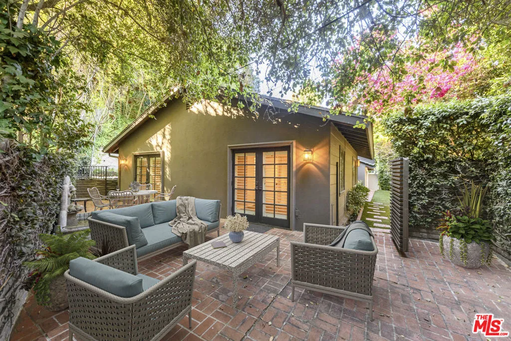 2559 Hutton Drive, Beverly Hills, California 90210 home-pic-23