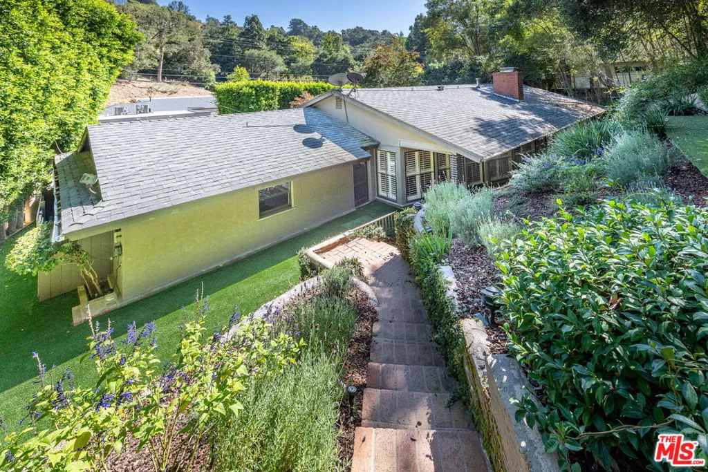 2559 Hutton Drive, Beverly Hills, California 90210 home-pic-22