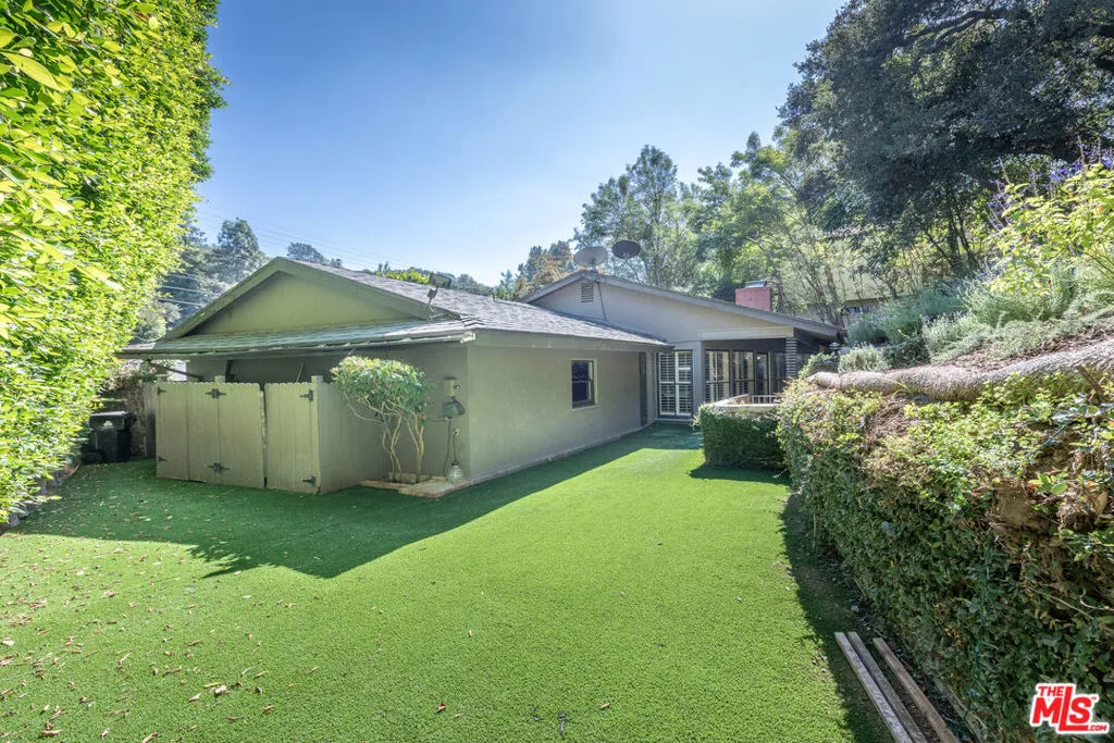 2559 Hutton Drive, Beverly Hills, California 90210 home-pic-19