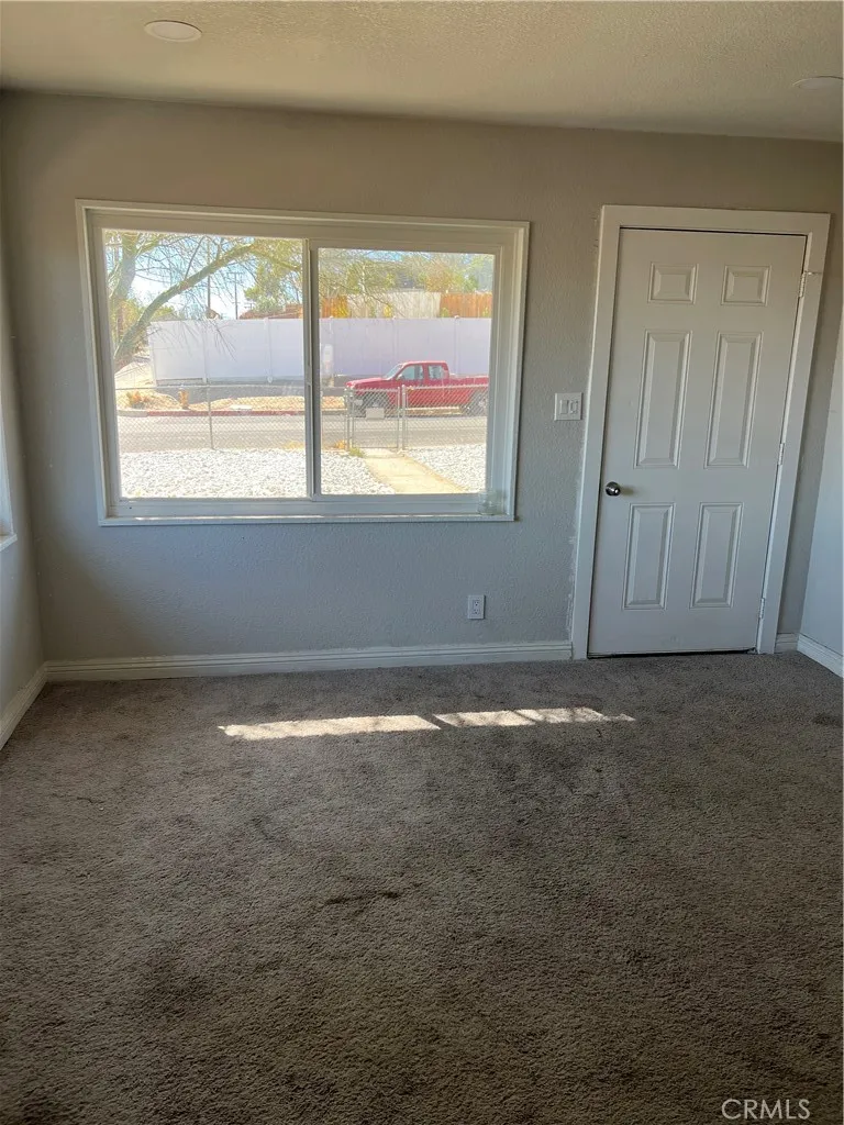 15015 Tatum Road, San Bernardino, California 92395 home-pic-11