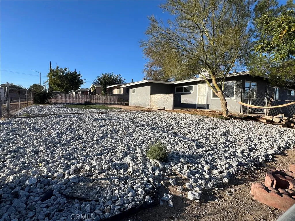 15015 Tatum Road, San Bernardino, California 92395 home-pic-4