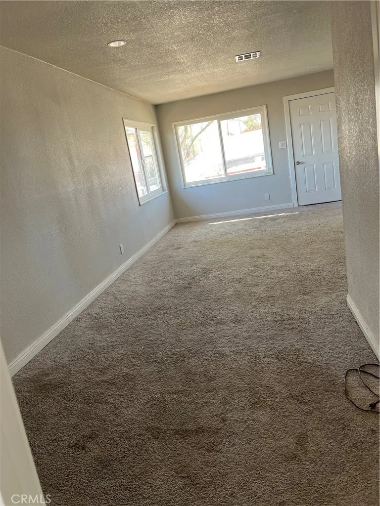 15015 Tatum Road, San Bernardino, California 92395 home-pic-5