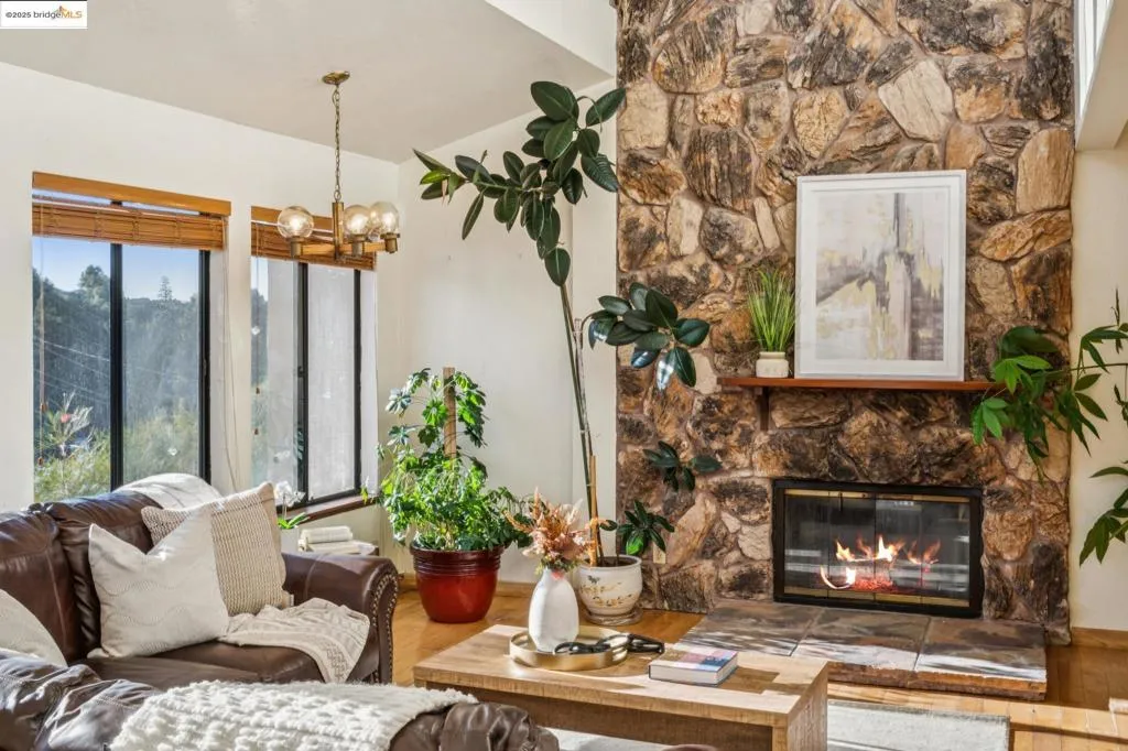 9090 Castlewood St, Oakland, California 94605 home-pic-6