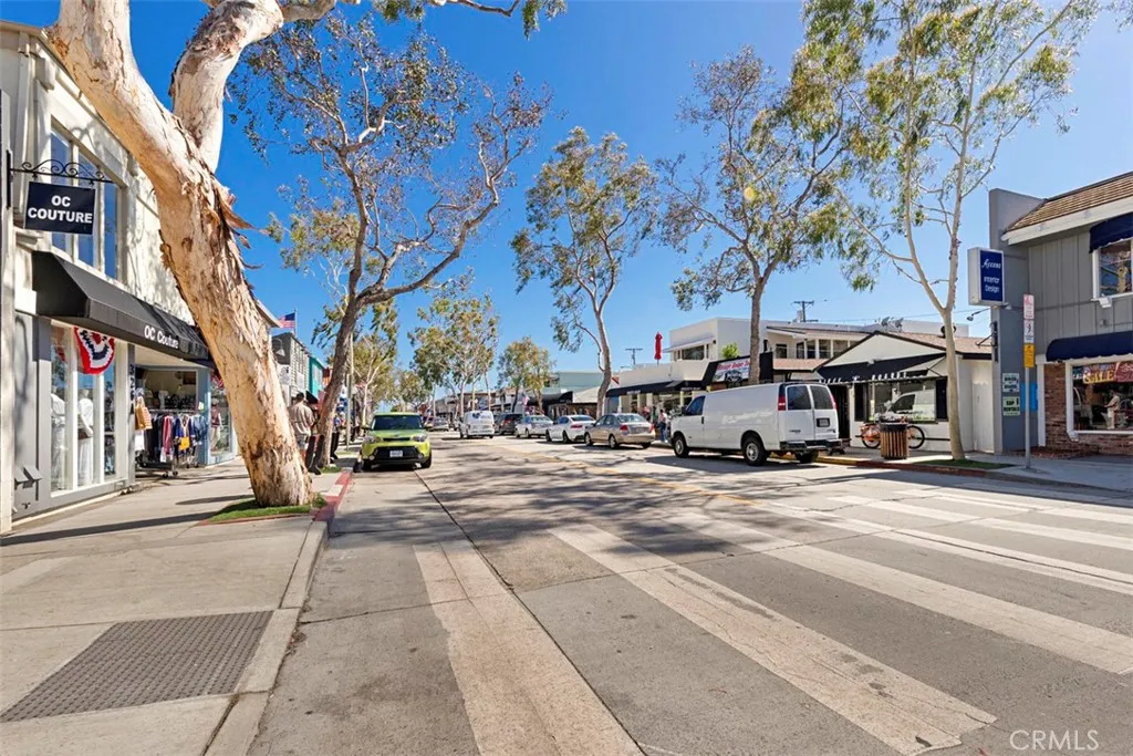 200 E Balboa Boulevard, Newport Beach, California 92661 home-pic-68