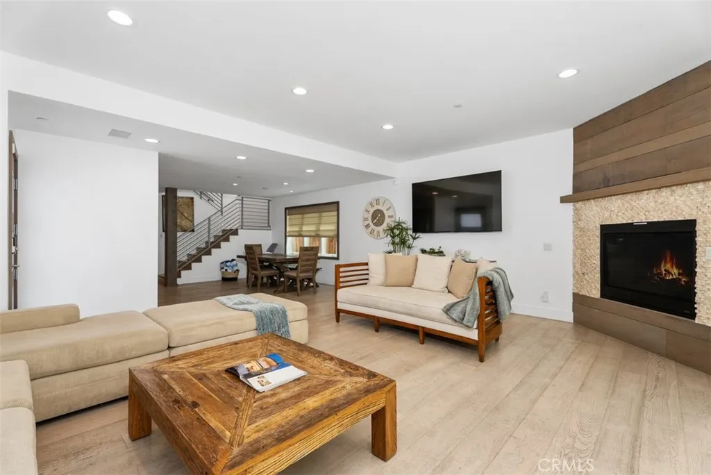 200 E Balboa Boulevard, Newport Beach, California 92661 home-pic-8
