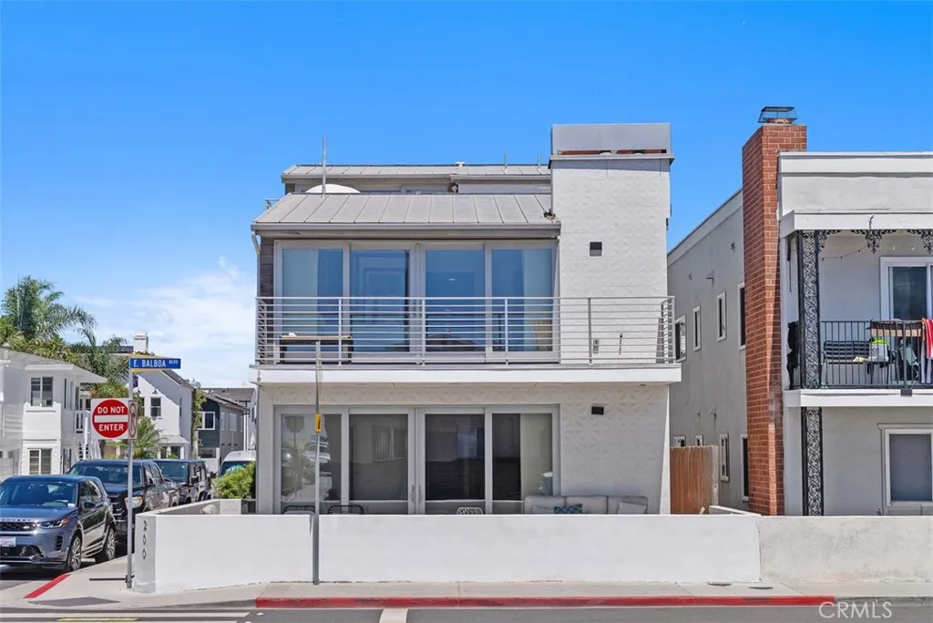200 E Balboa Boulevard, Newport Beach, California 92661 home-pic-40