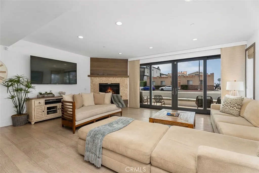 200 E Balboa Boulevard, Newport Beach, California 92661 home-pic-6