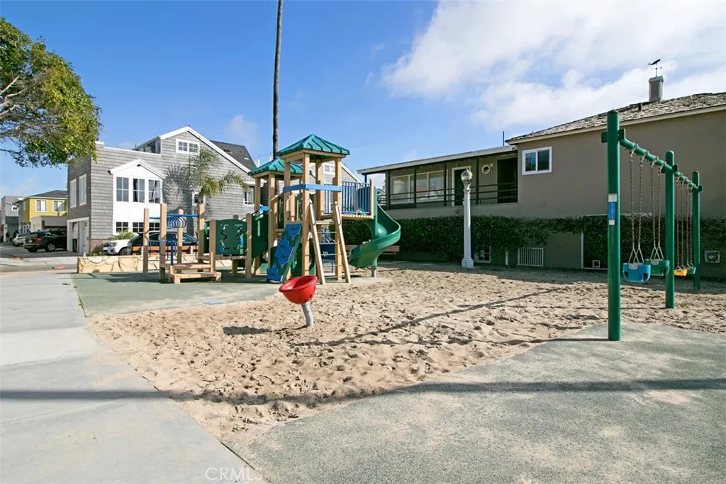 200 E Balboa Boulevard, Newport Beach, California 92661 home-pic-67