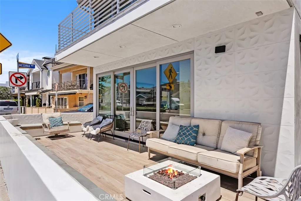 200 E Balboa Boulevard, Newport Beach, California 92661 home-pic-3