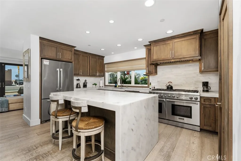 200 E Balboa Boulevard, Newport Beach, California 92661 home-pic-12