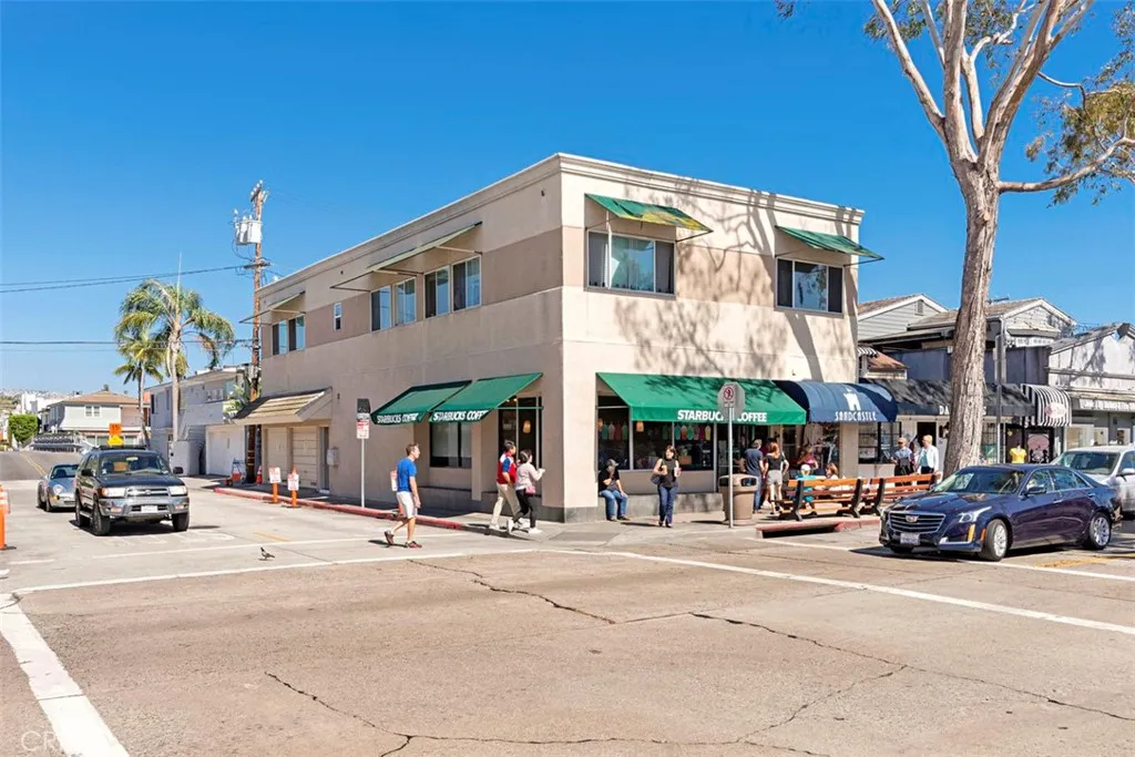 200 E Balboa Boulevard, Newport Beach, California 92661 home-pic-71
