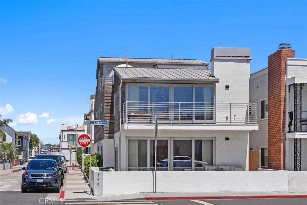 200 E Balboa Boulevard, Newport Beach, California 92661 home-pic-1