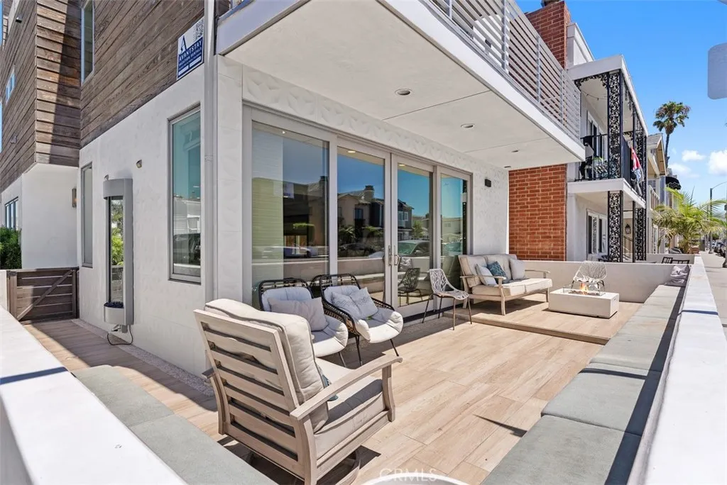 200 E Balboa Boulevard, Newport Beach, California 92661 home-pic-2