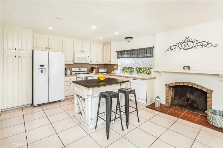 1224 N Foxton Cir, Anaheim Hills, California 92807
