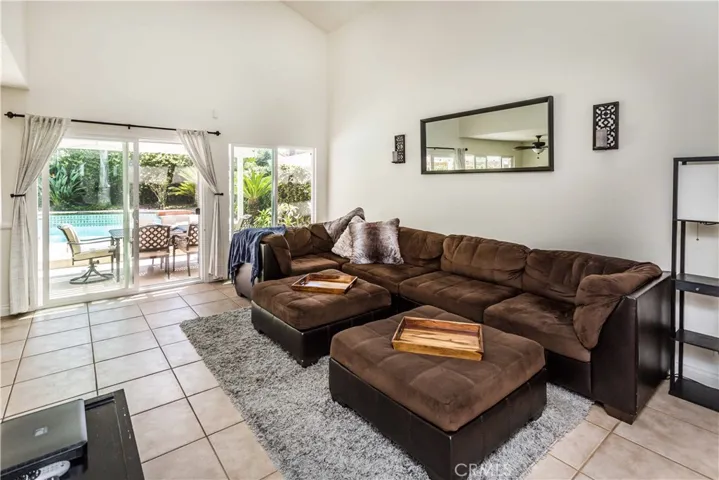 1224 N Foxton Cir, Anaheim Hills, California 92807