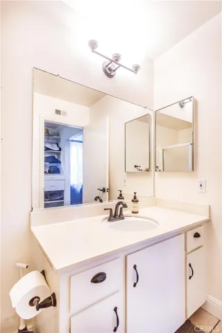 1224 N Foxton Cir, Anaheim Hills, California 92807