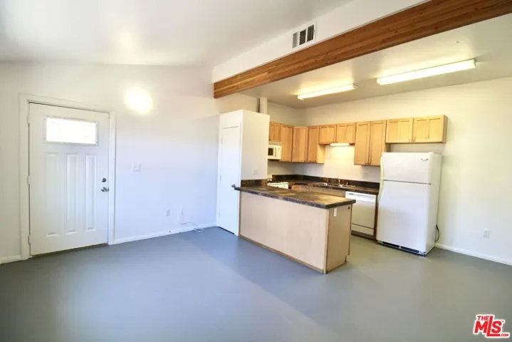 6587 Oasis Avenue B, 29 Palms, California 92277