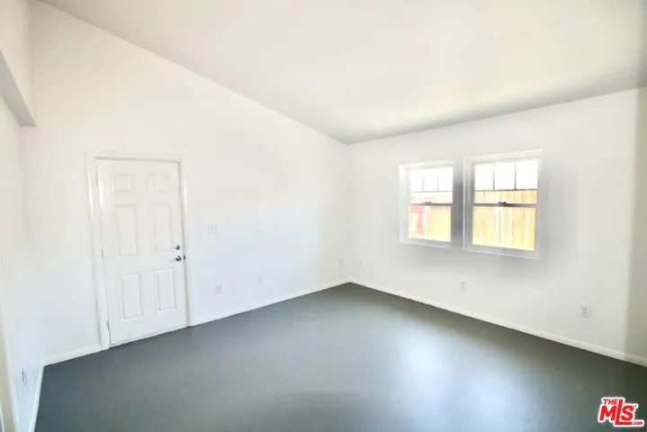 6587 Oasis Avenue B, 29 Palms, California 92277