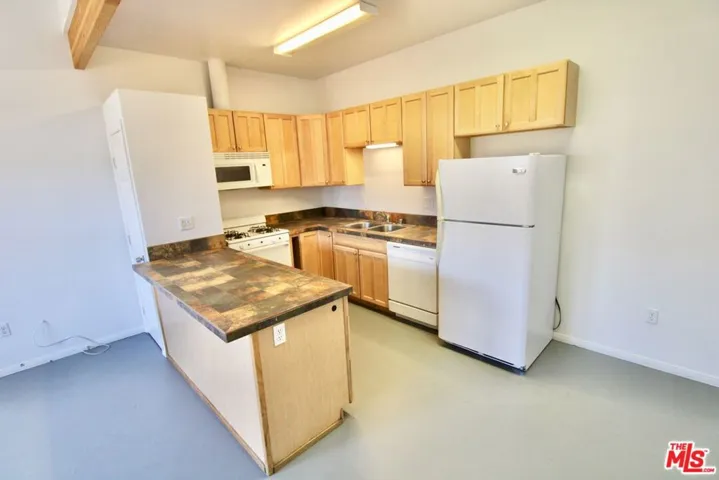 6587 Oasis Avenue B, 29 Palms, California 92277