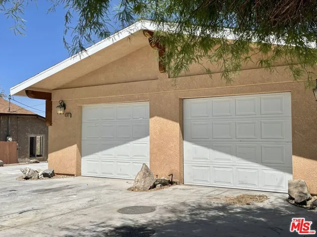 6587 Oasis Avenue B, 29 Palms, California 92277