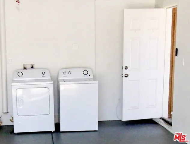 6587 Oasis Avenue B, 29 Palms, California 92277