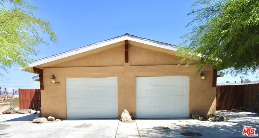 6587 Oasis Avenue B, 29 Palms, California 92277