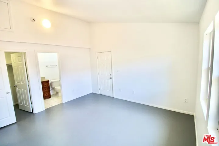 6587 Oasis Avenue B, 29 Palms, California 92277