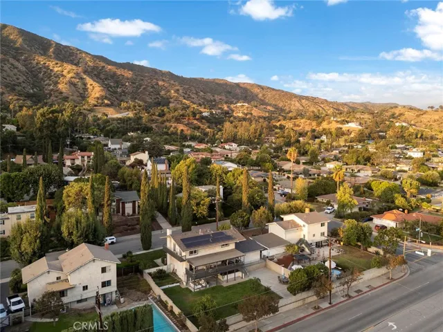 Very desirable neighborhood and very close to St. Lucy's Priory and the Glendora Village for shopping and dinning.