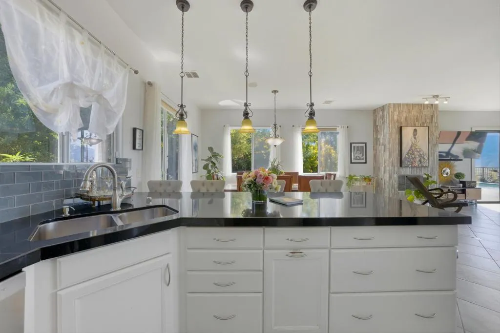 12537 Spruce Street, Desert Hot Springs, California 92240 home-pic-24