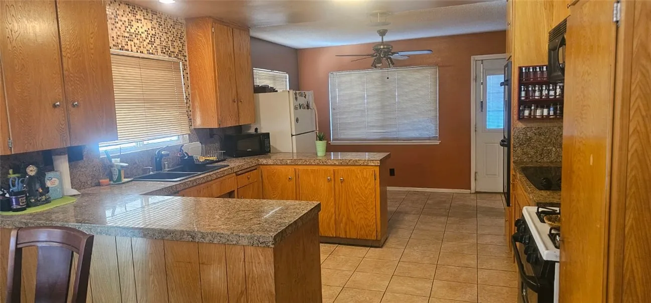 15728 La Paz, Victorville, California 92395 home-pic-9