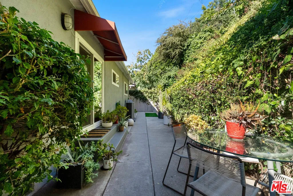 3828 Toland Way, Los Angeles, California 90065 home-pic-18