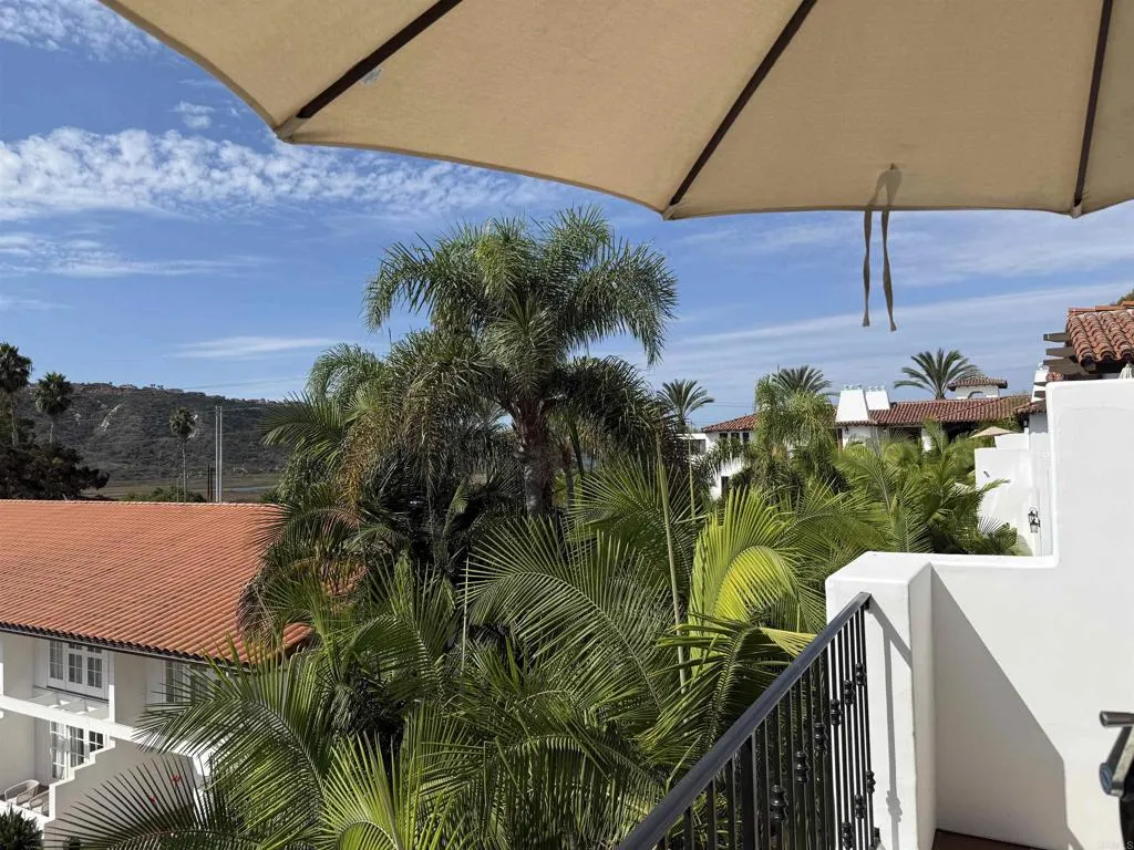 7323 Estrella De Mar Road 47, Carlsbad, California 92009 home-pic-2