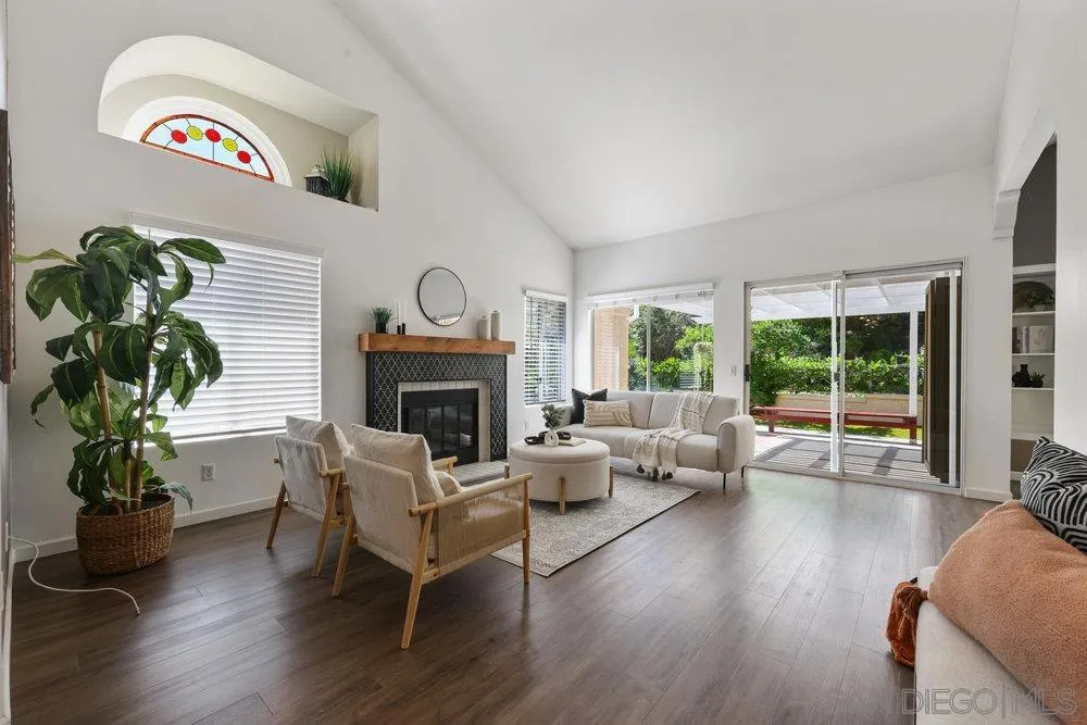 2119 Royal Lytham Gln, Escondido, California 92026 home-pic-0