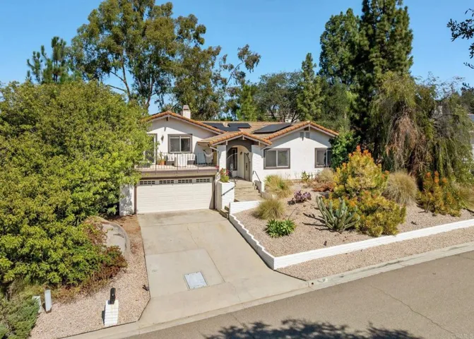 10512 Moon View Way, Escondido, California 92026