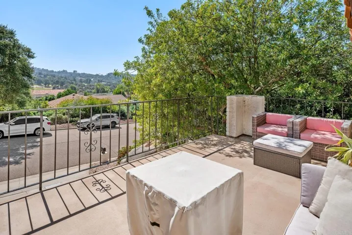 10512 Moon View Way, Escondido, California 92026