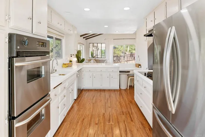 10512 Moon View Way, Escondido, California 92026