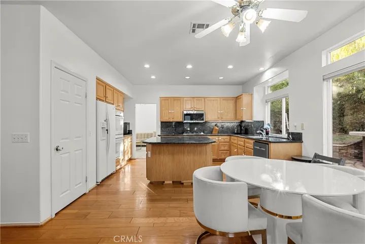28811 Park Woodland, Saugus, California 91390