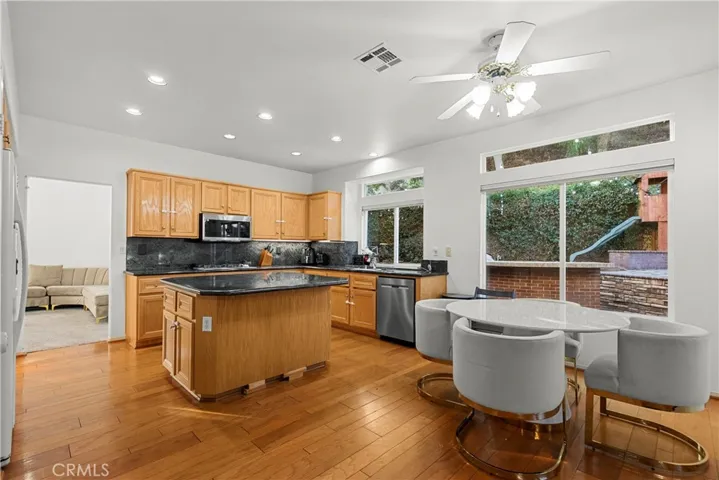 28811 Park Woodland, Saugus, California 91390