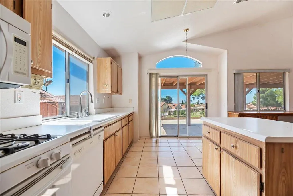 10751 Deerfield Drive, Cherry Valley, California 92223 home-pic-31