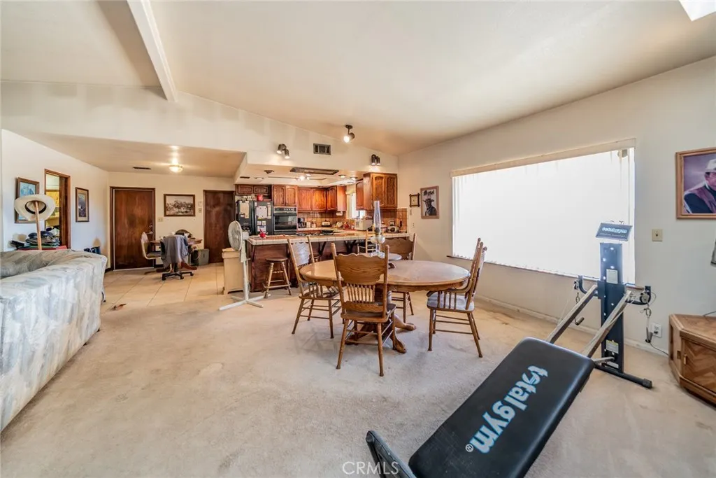 18080 Manitou Road, Apple Valley, California 92307 home-pic-10