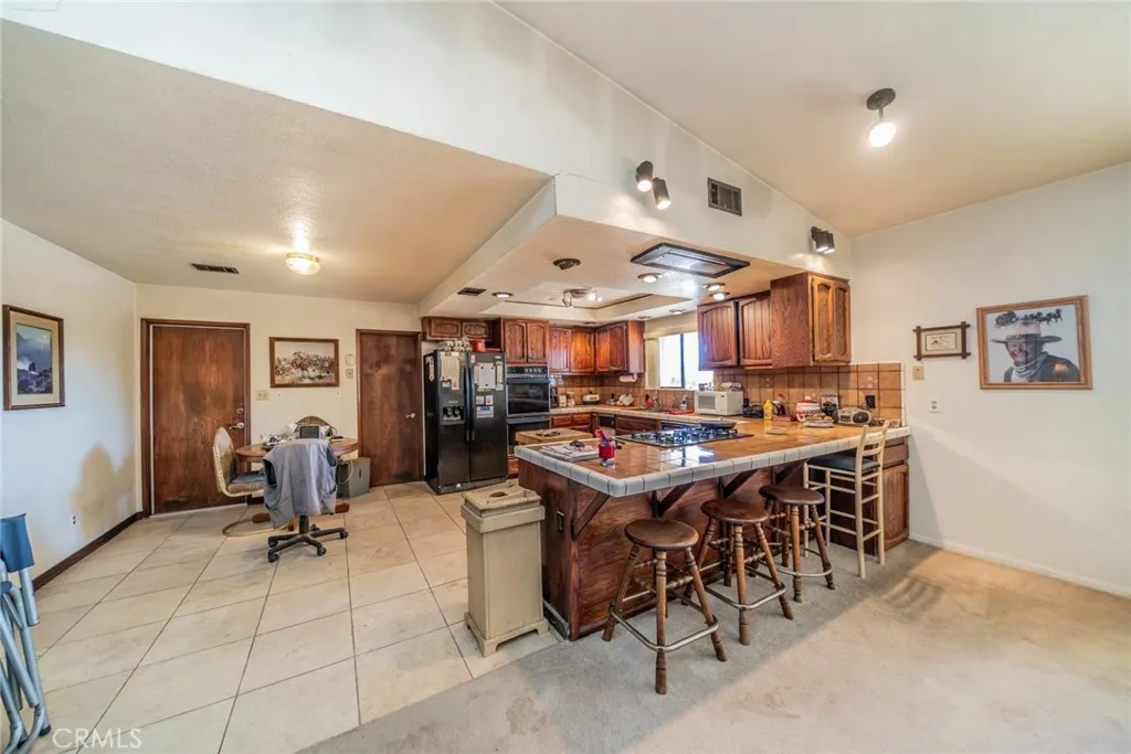 18080 Manitou Road, Apple Valley, California 92307 home-pic-11